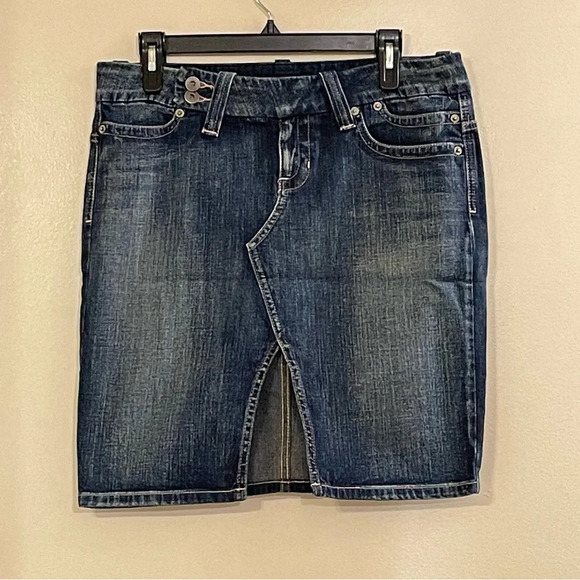 GUESS JEANS NWOT Stretch Denim Mini Skirt‎ - Picture 1 of 7